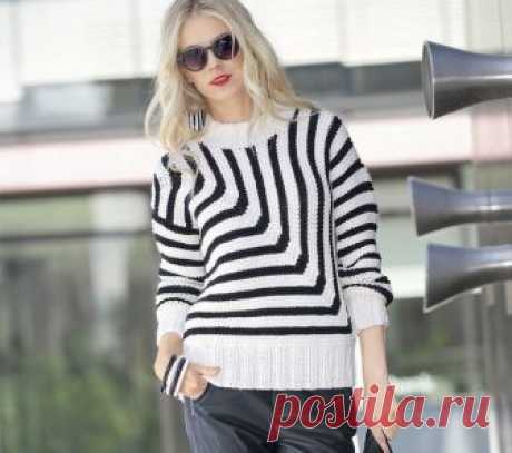 Черно-белый джемпер с полосками спицами В этом джемпере очень интересно и подчеркнуто графично выполнена линия переда.