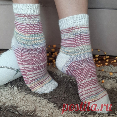 носочки спицами в технике Хеликс из остатков пряжи Fabel и Alize superwash. Расход на размер 38 - 70г