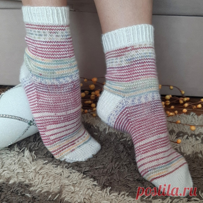 носочки спицами в технике Хеликс из остатков пряжи Fabel и Alize superwash. Расход на размер 38 - 70г