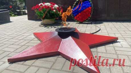 В Саратове девушка заплатит штраф за плевок в Вечный огонь
