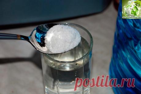 Вот что будет с квартирой,
если поставить на пол стакан с солью и уксусом.
Результат — уже через сутки
Мало кто об этом задумывается, но в доме тоже может накапливаться негативная энергия.

Последствия вам наверняка знакомы: тяжелое состояние вечной усталости, которое не проходит даже в родных стенах.

Но, слава Богу, есть один надежный, проверенный столетиями способ выгнать негатив из дому!

Вам будут нужны только:
Обычный стеклянный стакан;
Соль;
Вода;
Белый уксус.
Что д...