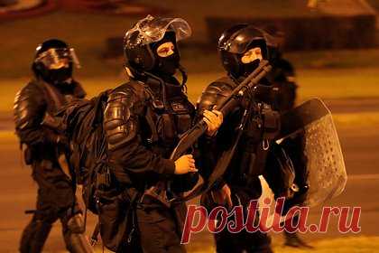 Белорусские силовики потренировались разгонять протесты. Белорусские силовики провели тактико-специальные учения по разгону протестов. По итогу тренировки глава МВД Иван Кубраков «затронул вопросы обеспеченности сотрудников средствами защиты, соблюдения мер безопасности». Правоохранители потренировались использовать спецтехнику для противодействия демонстрантам.