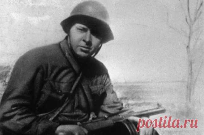 Писатель прямого действия. Почему Гайдар точно знал, что страну ждет война. 120 лет назад в дворянско-разночинской семье родился первенец. Назвали его Аркадием – в честь деда по матери, урождённой Сальковой. Однако штабс-капитан Аркадий Сальков даже не пожелает посмотреть на своего внука, рождённого от «простолюдина».