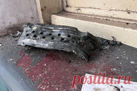 Один человек погиб в результате удара по паромной переправе в Херсоне. В результате атаки Вооруженных сил Украины (ВСУ) по паромной переправе в Херсоне погиб один человек, еще четыре пострадали. Как сообщает корреспондент ТАСС, одна из пострадавших находится в тяжелом состоянии, еще трое получили легкие ранения. Предполагается, что целью удара мог быть паром.