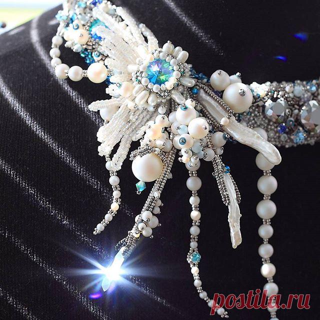 Хочу поделиться этим кадром Океана..на нем колье еще было в процессе, фотографировала на манекене и поймала этот лучик совершенно случайно через жалюзи..оно ожило🌟 #sw_konkurs_2016 / my 