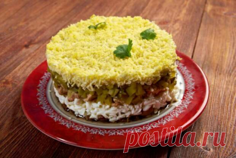 Супер вкусный салат с печенью трески - Скатерть-Самобранка - медиаплатформа МирТесен Представляем вашему вниманию рецепт популярного салата для праздничного стола. Он всегда украсит ваш стол и порадует всех своим пикантным вкусом. Очень просто и быстро готовится, поэтому вы с легкостью сможете приготовить вкуснейшее и сытное угощение. Если вы этот салат раньше не готовили, то