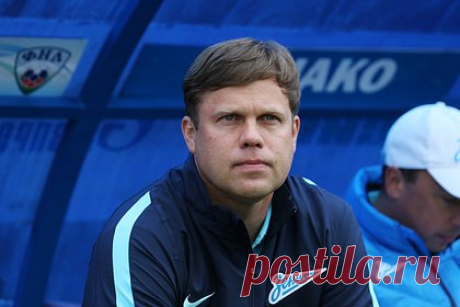 Чемпион России по футболу раскритиковал игру сборной в матче с Таджикистаном. Чемпион России по футболу и бывший хавбек сборной страны Владислав Радимов назвал беспределом игру россиян в товарищеском матче против Таджикистана. «Можно не создавать моменты, это футбол, но не бежать, не бороться... Сколько единоборств мы проиграли. Мы о чем вообще говорим?» — возмутился Радимов.