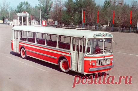 10 фотографий с грузовиками и автобусами времен СССР | Все о грузовиках – Trucksplanet | Яндекс Дзен