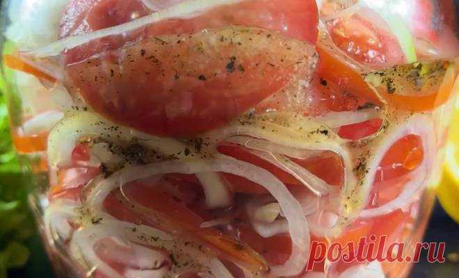 Помидоры с луком и чесноком быстрая закуска простой рецепт пошаговый Как вкусно сделать Помидоры с луком и чесноком быстрая закуска простой рецепт пошаговый в домашних условиях быстро. 🔹помидоры 5 шт 🔹луковица 3 шт 🔹чеснок 4 зубчика Заправка: 🔹базилик 1 ч.л 🔹соль 1,5 ч.л 🔹чёрный молотый перец 1 ч.л 🔹мед жидкий 1,5 ст.л 🔹раст масло 4 ст.л 🔹красный острый перец