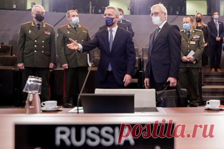 Россия обозначила НАТО контрмеры для защиты своей безопасности. Россия обозначила на встрече с НАТО, какие контрмеры примет, если будет ощущать угрозу своей безопасности. Об этом рассказал замминистра иностранных дел России Александр Грушко. По его словам, Москва уже ощущает данную угрозу, поскольку территорию страны рассматривают «как объект, нацеленный для ударных средств».