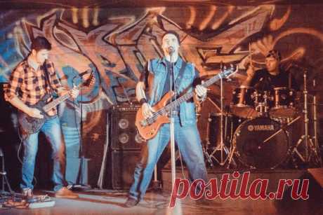 САЙДСТЕП (Казань) 

[Oldschool Metal Band] 
https://vk.com/sidestep_rockgroup 

Новый проект старых музыкантов: АлексейПетухов (ex-Артвейн), Дмитрий Белицкий (ex-Cry of Death, UE) и Александр Данилов (ex-Hyzzterezis). 
Старый олдскульный трэш и хард. Играют свои песни, а также специально для вас каверы любимых старых групп!