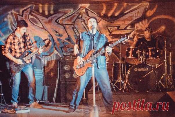 САЙДСТЕП (Казань) 

[Oldschool Metal Band] 
https://vk.com/sidestep_rockgroup 

Новый проект старых музыкантов: АлексейПетухов (ex-Артвейн), Дмитрий Белицкий (ex-Cry of Death, UE) и Александр Данилов (ex-Hyzzterezis). 
Старый олдскульный трэш и хард. Играют свои песни, а также специально для вас каверы любимых старых групп!