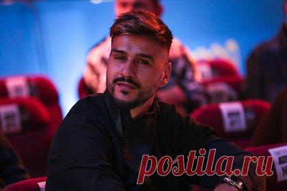 МВД объявило в розыск экс-футболиста и блогера по делу о дискредитации армии. МВД России объявило в розыск по делу о дискредитации армии экс-футболиста и блогера Евгения Савина (КраСава). Год назад Тверской суд в Москве оштрафовал Савина на 50 тысяч рублей за дискредитацию Вооруженных сил (ВС) РФ. Однако на протяжении года блогер продолжил негативно высказываться о российской армии.