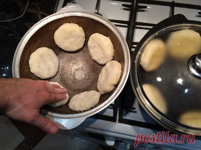 Приготовил самсу в казане 
Самса, восточный пирожок готовится в специальной печке (в тандыре) но прогресс не стоит на месте, вот пример, приготовили самсушки в казане...

Получились вкусные, сочные и без особых хлопот. Заранее…