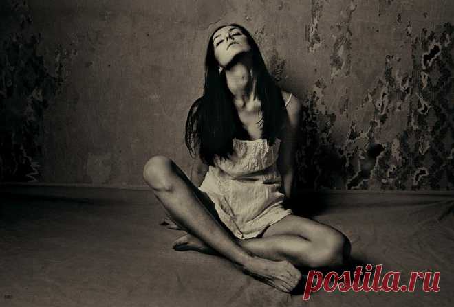 Боль можно выплеснуть, но можно и проглотить… Боль скрытая отравляет человека, а вырвавшаяся наружу — отравляет мир, и он переполняется криком, болью смертью.