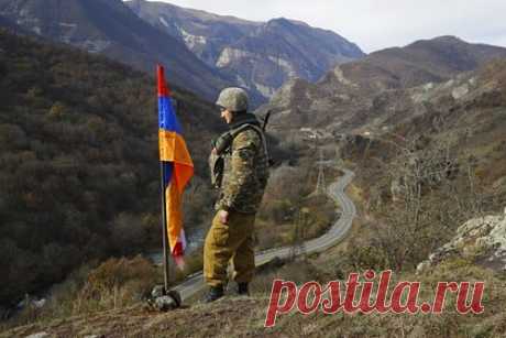 Из Баку в Ереван вылетел самолет с армянскими военнопленными. Из Баку в Ереван вылетел самолет с двумя армянскими пленными на борту. Армянская сторона в свою очередь передала Азербайджану военнослужащего Джамиля Бабаева, задержанного ранее в Нагорном Карабахе. Обмен пленными произошел при участии командующего миротворческим контингентом России Рустама Мурадова.