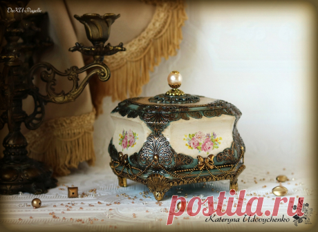 Шкатулочка "Лукреция".
МДФ, размер шкатулочки без декора 12х12х8 см.