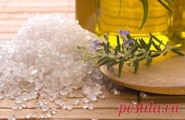 Соль и масло от остеохондроза

Шейный остеохондроз с трудом поддается лечению.
Готовим целебную массажную массу:
Понадобится нерафинированное растительное масло (с запахом)
Показать полностью...