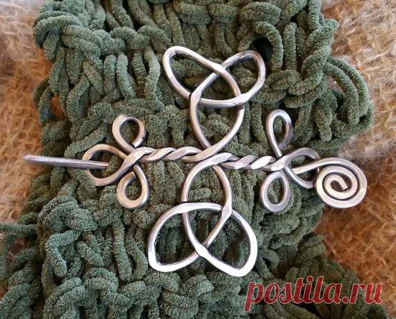 Celtic Trinity Knots Aluminum Hair Pin от nicholasandfelice