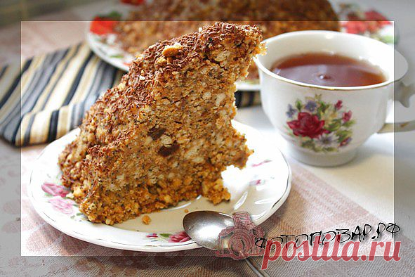 Вкус торта под названием «Муравейник» знаком с детства каждому. Рецепт этого лакомства появился ещё в советское время, а его приготовление было целым ритуалом в предпраздничных заботах. Сейчас, чтобы сделать «Муравейник» не нужно тратить большое количество времени, ведь сгущёнку, которую раньше варили по 3-4 часа, теперь можно купить уже готовой.