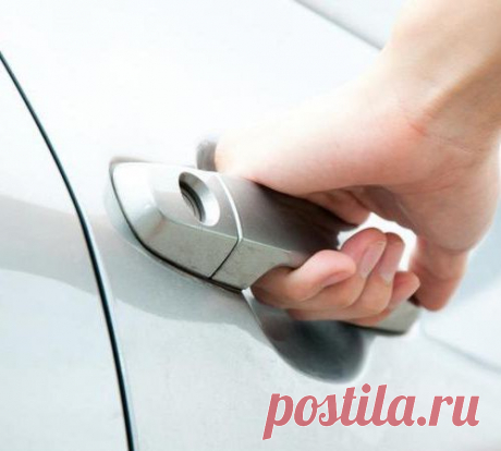 4 лайфхака, которые помогут открыть автомобиль, если ключи остались в салоне