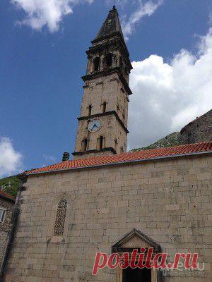 Вид на Пераст с колокольни у Боко-Которского залива