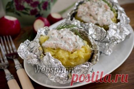 Картофель, фаршированный сметанным соусом.