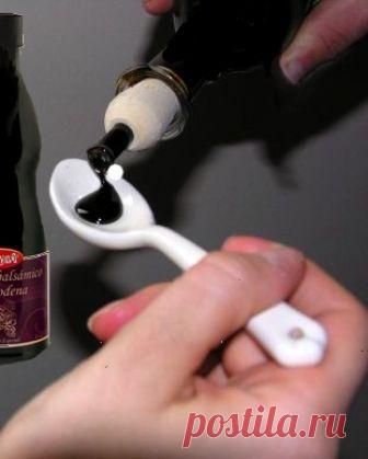 Как приготовить бальзамический уксус дома 
В магазинах бальзамический уксус стоит не дёшево, не всякому по карману, а польза его в домашней кулинарии неоценима, не случайно он получил статус короля уксусов. Буквально добавив капельку в разные…