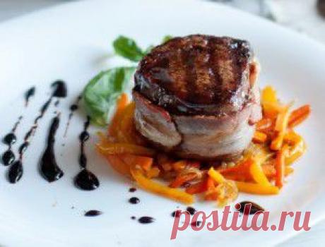 Филе миньон с бальзамическим соусом и овощами