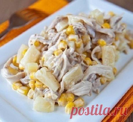 СЫТНЫЕ САЛАТЫ С КУРИНЫМ ФИЛЕ
Всегда вкусно получается

1. Салат с курицей

Ингредиенты:
- отварное куриное филе – 300г
- фасоль (отварная или консервированная) – 200г
- сыр (твёрдый) – 150г
- кукуруза (консервированная) – 400г
- маринованные огурцы – 3-4 шт.
- чёрный хлеб – 3 ломтика
- чеснок – 1 долька
- соль, майонез, пучок петрушки

Приготовление:
1. Чеснок очистить, натереть на мелкой тёрке или пропустить через пресс.
2. Ломтики чёрного хлеба натереть солью и чесноком,...