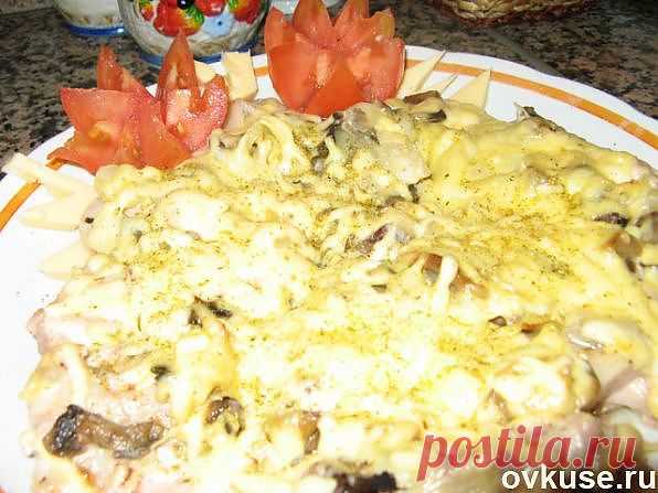 Куриные бёдрышки, запечённые с сыром, луком и грибами - Простые рецепты Овкусе.ру