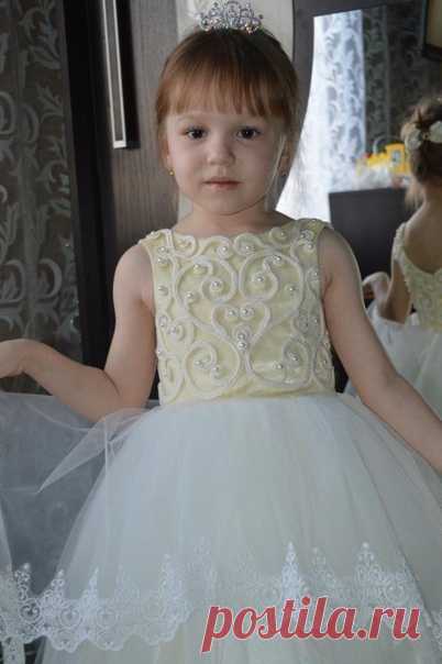 Платье для любимой доченьки на день рождения! Кружево на кокетке связано крючком!
Светлана Муравская