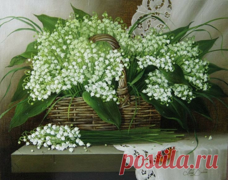 Как тонок ландыша волшебный аромат! На белых куполах я сердцем отдыхаю. Средь зелени листов их всполохи горят И чистой свежестью пространство наполняют. Изыскан простоты чарующий наряд: Цвета не жгут, узор не изумляет. Но взгляд, остановившись, замирает, Лаская ландышей светящийся каскад