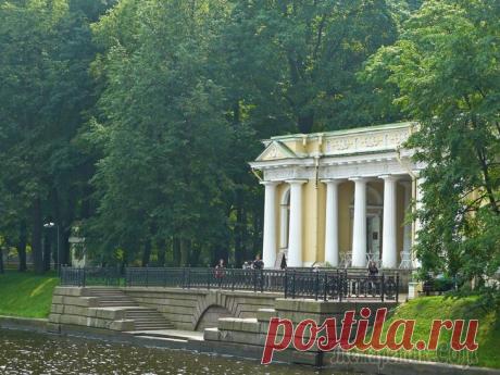 Прогулка по... Мойка Вытекала из торфяного болота южнее Марсова поля. В 1711 реку соединили с Фонтанкой у Летнего сада. Лебяжья и Зимняя канавки соединяют Мойку с Большой Невой. Крюков канал соединяет её с каналом им. Гри...