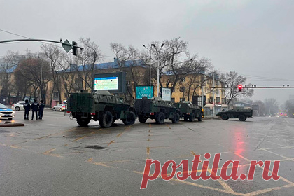 Президент Казахстана заявил о жертвах среди силовиков в ходе протестов. Президент Казахстана Касым-Жомарт Токаев заявил, что в ходе протестов в стране появились жертвы среди сотрудников силовых структур. Токаев выступил с обращением к нации. Он пообещал, что власть намерена максимально жестко действовать в отношении правонарушителей.