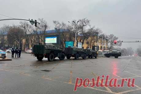Президент Казахстана заявил о жертвах среди силовиков в ходе протестов. Президент Казахстана Касым-Жомарт Токаев заявил, что в ходе протестов в стране появились жертвы среди сотрудников силовых структур. Токаев выступил с обращением к нации. Он пообещал, что власть намерена максимально жестко действовать в отношении правонарушителей.