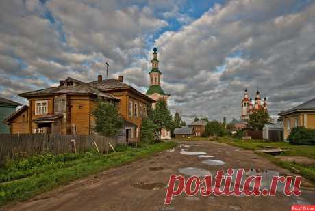 Фото: Можно в луже увидеть небо, куполов отражение златых... А можно не видеть все это и увидеть всего лишь грязь.... Фотограф путешественник Игорь Годунов. Панорама - Фото и фотограф на Расфокусе.