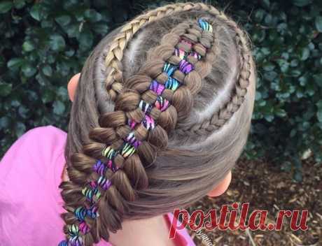 Это не просто косы, это — произведение искусства! Австралийка Шелли Гиллфорд из Мельбурна теперь даже не вспомнит, когда она впервые приобщилась к искусству заплетания косичек. Поэтому когда однажды маленькая дочь Грейс попросила заплести её волосы в косички, мама была рада приложить все свои старания. Шелли украсила головку своей любимой дочурки французскими и голландскими косичками, и вскоре в семье зародилась красивая традиция.