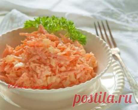 Салат из моркови с яйцом без майонеза рецепт Хочу предложить вам интересный и легкий рецепт овощного салата из свежей моркови с куриным яйцом. Зимой и весной нам так не хватает витаминов, поэтому запасайтесь до лета. Овощной салат из моркови с яйцом очень вкусный и полезный.
