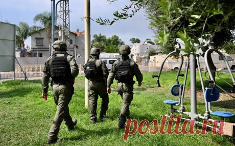 В Израиле спустя пять дней войны создали чрезвычайное правительство. Премьер-министр Биньямин Нетаньяху и глава оппозиционной партии «Государственный лагерь» Бени Ганц в ночь на среду договорились о создании «кабинета военного управления» из трех членов