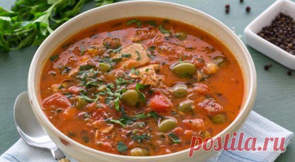 Томатный суп с горбушей и оливками