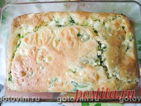 Заливной пирог с творогом и зеленым луком. Рецепт с фото Когда нет желания возиться с тестом, можно приготовить быстрый ленивый пирог. Мягкое, вкусное тесто, сочная начинка - пирог получается просто пальчики оближешь! Кстати, начинку для него можно менять по своему вкусу, а не только  смешивать зеленый лук с творогом.