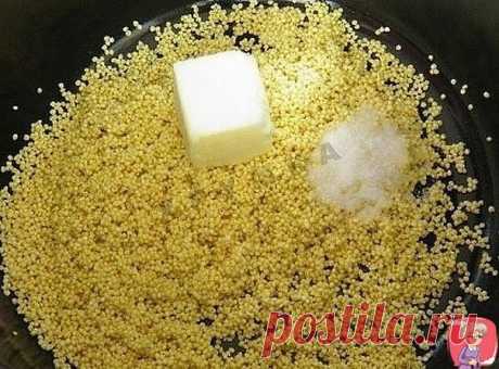 Рецепт приготовления пшена
Теперь пшено готовлю только так! Таким способом оно получается рассыпчатым, нежным, тает во рту,!!!
Ингредиенты
1 стакан пшенной крупы
3 стакана воды
50 г сливочного масла
сахар
соль
Секрет № 1. Крупа имеет масла и пыль, которые оседают в выемках каждой крупинки и склеивают крупинки при варке. Наша задача избавиться от этих масел и крупяной пыли. Как же это сделать? Нужно промыть крупу кипятком. Как делаю я? Насыпаю 1 стакан крупы в кастрюльку и ...