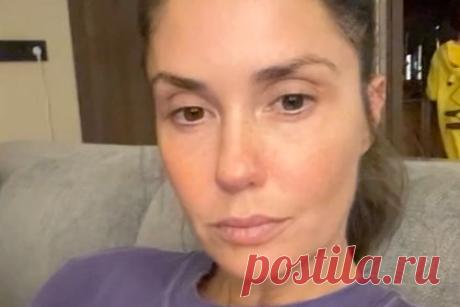 Агата Муцениеце показала лицо без макияжа. Актриса и телеведущая Агата Муцениеце показала естественную внешность косметики в новом видео. В размещенном ролике 34-летняя звезда «Честного развода» снялась, находясь в комнате, в темно-синем свитере. При этом на кадрах видно, что знаменитость отказалась от макияжа, демонстрируя загорелую кожу с пигментацией.