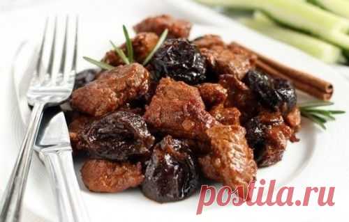 Тушеная говядина с черносливом и орешками в мультиварке / Простые рецепты