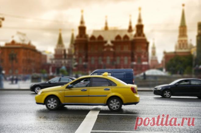 «Без трусов оставят». Таксист-бомбила содрал с китайца за поездку 50 тысяч. В Москве задержан нелегальный таксист, который содрал за поездку из аэропорта с гражданина Китая почти 50 тысяч рублей. Увы, в столице еще есть риск наткнуться на недобросовестного бомбилу. Aif.ru узнал, как от таких уберечься.