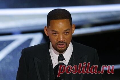 Актер Уилл Смит покинул Киноакадемию США после инцидента на «Оскаре». Голливудский актер Уилл Смит покинул Академию кинематографических искусств и наук США после того, как ударил на церемонии вручения «Оскара» ведущего Криса Рока. Актер считает, что обидел самого Рока, его семью, а также присутствующих в зале и зрителей по всему миру. Он заверил, что готов принять все последствия.
