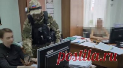 Собирала данные об объекте критической инфраструктуры: ФСБ задержала россиянку за подготовку теракта по заданию Украины. Сотрудники ФСБ при взаимодействии с МВД России задержали в Угличе гражданку РФ, собиравшую для Украины данные об объекте критической инфраструктуры Ярославской области с целью совершения террористического акта. Согласно переписке задержанной с украинским координатором, речь шла о совершении теракта на одной из ГЭС при помощи беспилотников. В отношении женщины возбуждено…
