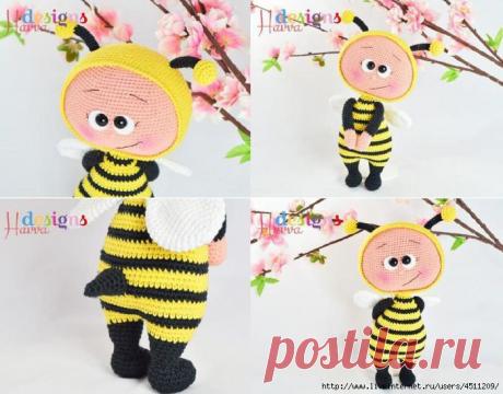 Бонни в костюме пчёлки..