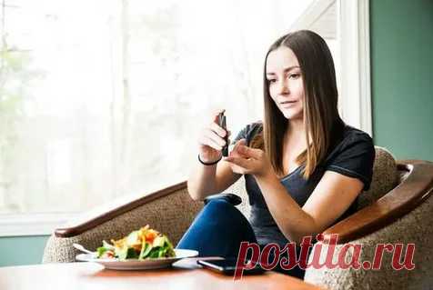 Какие продукты снижают риск диабета? Главная цель рациона при диабете — поддерживать стабильный уровень сахара в крови. Помочь в этом могут некоторые продукты питания.